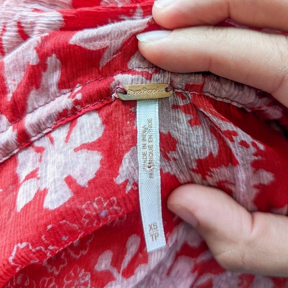 Free People Hendrix Red Floral Boho Peasant Tasseled Blouse Size XS - Picture 7 of 11